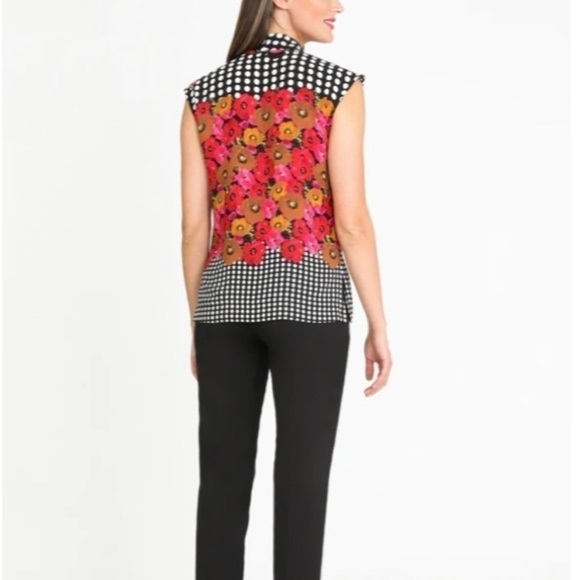 350. 🇨🇦 Femme de Carriere Sleeveless Blouse. Bright floral black and white. - Picture 4 of 11